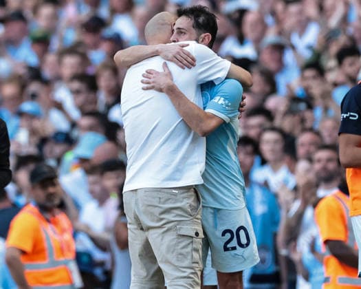Premier League: Manchester City vs Aston Villa Pep Guardiola manager of Manchester City embraces Bernardo Silva of Manchester City after he™s substituted off during the Premier League match Manchester City vs Aston Villa at Etihad Stadium, Manchester, United Kingdom on 24 May 2026 (Photo by Mark Cosgrove News Images) Manchester Etihad Stadium Greater Manchester United, ManU Kingdom Copyright: xMarkxCosgrove NewsxImagesx