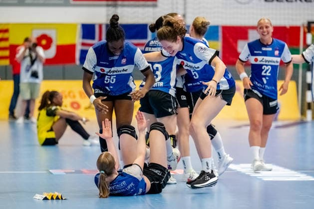 Blomberg, 24 05 2026, Handball, Women, Alsco Handball Bundesliga, Playoff, Final game 2, 2025 2026 HSG Blomberg Lippe BVB Borussia Dortmund Boundless jubilation among the players from Blomberg Blomberg Sporthalle an der Ulmenallee NRW Germany