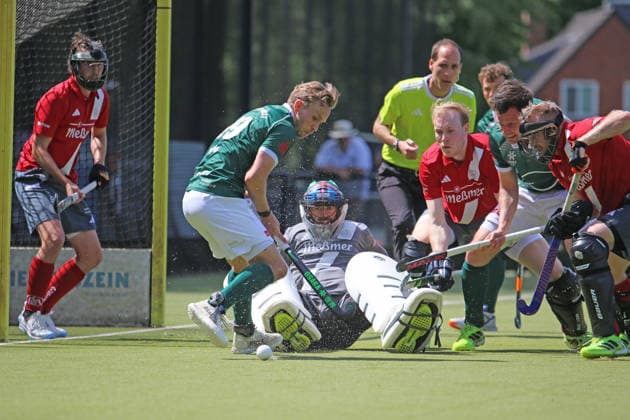 Mens Field Hockey Bundesliga, 3 quarter-final match Fight for the ball in front of the goal of Club an der Alster after a short corner for Uhlenhorst Mülheim
