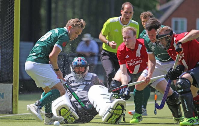 Mens Field Hockey Bundesliga, 3 quarter-final match Fight for the ball in front of the goal of Club an der Alster after a short corner for Uhlenhorst Mülheim