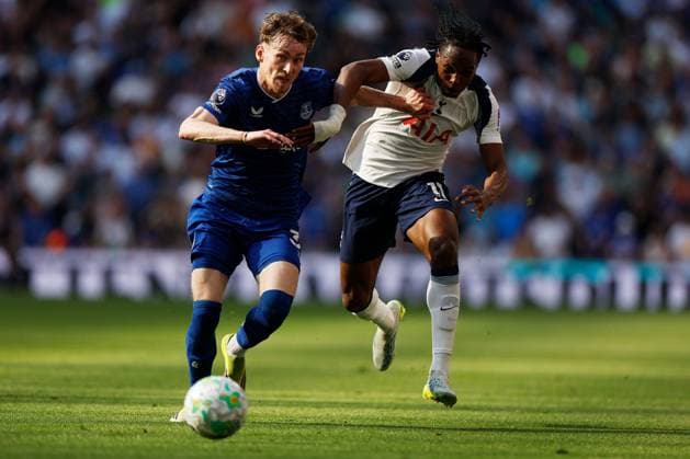 James Garner of Everton and Mathys Tel of Tottenham Hotspur challenge for the ball Tottenham Hotspur v Everton, Premier League, Football, Tottenham Hotspur Stadium, London, UK - 24 May 2026London Tottenham Hotspur Stadium United Kingdom EDITORIAL USE ONLY No use with unauthorised audio, video, data, fixture lists, club league logos or live services. Online in-match use limited to 120 images, no video emulation. No use in betting, games or single club league player publications.  Copyright: xWillxCooper Shutterstockx 16889865y