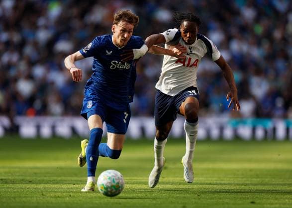 James Garner of Everton and Mathys Tel of Tottenham Hotspur challenge for the ball Tottenham Hotspur v Everton, Premier League, Football, Tottenham Hotspur Stadium, London, UK - 24 May 2026London Tottenham Hotspur Stadium United Kingdom EDITORIAL USE ONLY No use with unauthorised audio, video, data, fixture lists, club league logos or live services. Online in-match use limited to 120 images, no video emulation. No use in betting, games or single club league player publications.  Copyright: xWillxCooper Shutterstockx 16889865x