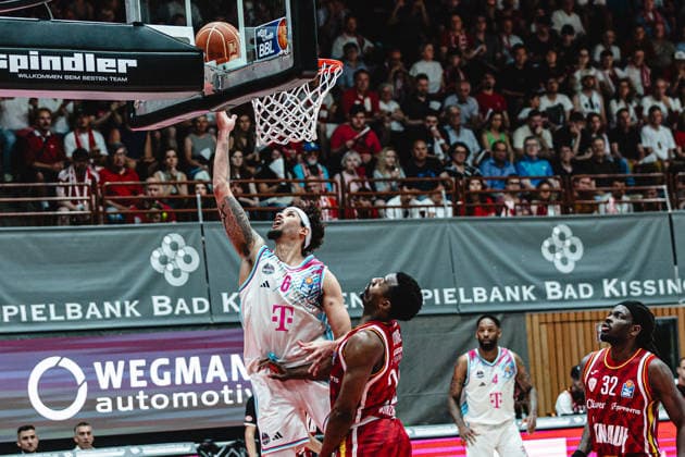 easyCredit Basketball Bundesliga, 4 Playoff Quarterfinals Fitness First Baskets Würzburg vs Telekom Baskets Bonn, 24 05 2026 Michael Kessens Telekom Baskets Bonn 6 at the basket against Johnathan Stove Würzburg 22 easyCredit Basketball Bundesliga, 4 Playoff Quarterfinals Fitness First Baskets Würzburg vs Telekom Baskets Bonn, 24 05 2026, Tectake Arena Würzburg Copyright: xBEAUTIFULxSPORTS Derixx