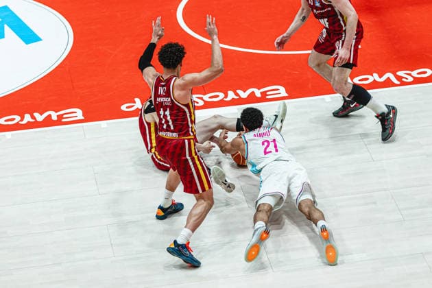easyCredit Basketball Bundesliga, 4 Playoff Quarterfinals Fitness First Baskets Würzburg vs Telekom Baskets Bonn, 24 05 2026 Joel Aminu Telekom Baskets Bonn 21 chases the ball easyCredit Basketball Bundesliga, 4 Playoff Quarterfinals Fitness First Baskets Würzburg vs Telekom Baskets Bonn, 24 05 2026, Tectake Arena Würzburg Copyright: xBEAUTIFULxSPORTS Derixx
