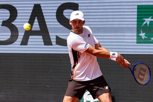 2026 French Open - Day One Benjamin Bonzi competes in his men s singles match against Alexander Zverev on day 1 of the French Open tennis tournament on Court Philippe-Chatrier at the Roland-Garros Complex in Paris, France, on May 24, 2026. Paris France  Copyright: xIbrahimxEzzatx originalFilename:ezzat-notitle260524_npZuf.jpg