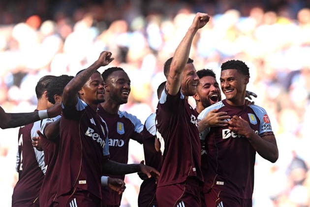 Manchester City v Aston Villa, Premier League Ollie Watkins of Aston Villa celebrates scoring his team s second goal following a VAR review, with teammates, during the Manchester City v Aston Villa Premier League match at the Etihad Stadium, Manchester, England on 24 May 2026 Credit: Ben Roberts Every Second Media Editorial use only. All images are copyright Every Second Media Limited. No images may be reproduced without prior permission. All rights reserved. Premier League and Football League images are subject to licensing agreements with Football DataCo Limited. see https: www.football-dataco.com Copyright: xIMAGO EveryxSecondxMediax ESM-2008-0034 BenxRobertsx xEveryxSecondxMediax