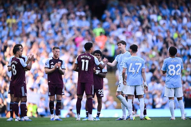 Manchester City v Aston Villa, Premier League Players of Manchester City and Aston Villa form a guard of honour for John Stones of Manchester City as he is substituted off during the Manchester City v Aston Villa Premier League match at the Etihad Stadium, Manchester, England on 24 May 2026 Credit: Ben Roberts Every Second Media Editorial use only. All images are copyright Every Second Media Limited. No images may be reproduced without prior permission. All rights reserved. Premier League and Football League images are subject to licensing agreements with Football DataCo Limited. see https: www.football-dataco.com Copyright: xIMAGO EveryxSecondxMediax ESM-2008-0044 BenxRobertsx xEveryxSecondxMediax