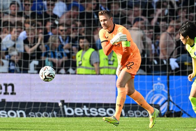 260524 Club Brugge vs AA Gent goalkeeper Simon Mignolet (22) of Club Brugge pictured during the Jupiler Pro League season 2025 - 2026 matchday 10 game in the Champions Play offs between Club Brugge KV and AA Gent on May 24 , 2026 in Brugge, Belgium. (Photo by David Catry Isosport) Brugge Belgium  Copyright: xDavidxCatryx 20260524DC2_6339
