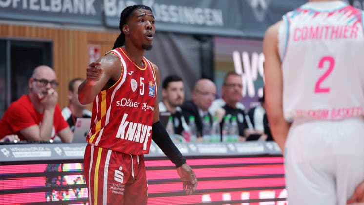 In the picture Marcus Carr Wuerzburg Baskets, 5 with instructions before his throw-in 24 05 2026, Basketball, Fitness First Wuerzburg Baskets vs Telekom Baskets Bonn, easyCredit BBL Playoffs, 4 Quarterfinals, Germany, 97072, tectake Arena Wuerzburg, Copyright: HMBxMedia xJulienxBecker