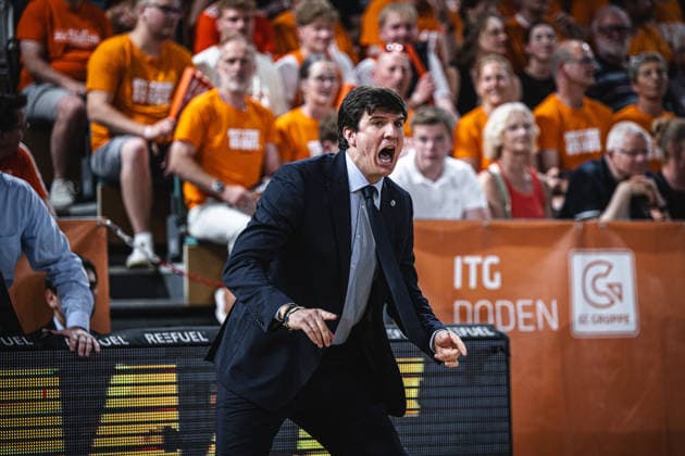 1 Basketball Bundesliga, easyCredit BBL, Season 2025 2026, Men, Playoffs, Quarterfinals, Game 4, 24 05 2026, RASTA Vechta ALBA Berlin Pedro Calles Head Coach ALBA BERLIN during the game Vechta RASTA Dome Lower Saxony Germany