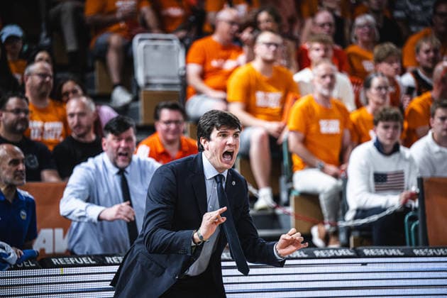 1 Basketball Bundesliga, easyCredit BBL, Season 2025 2026, Men, Playoffs, Quarterfinals, Game 4, 24 05 2026, RASTA Vechta ALBA Berlin Pedro Calles Head Coach ALBA BERLIN during the game Vechta RASTA Dome Lower Saxony Germany