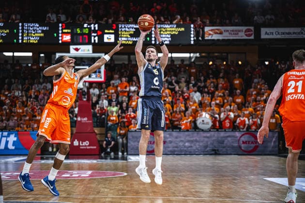 1 Basketball Bundesliga, easyCredit BBL, Season 2025 2026, Men, Playoffs, Quarterfinals, Game 4, 24 05 2026, RASTA Vechta ALBA Berlin Martin Hermannsson 15 ALBA BERLIN at Jumpshot Vechta RASTA Dome Lower Saxony Germany