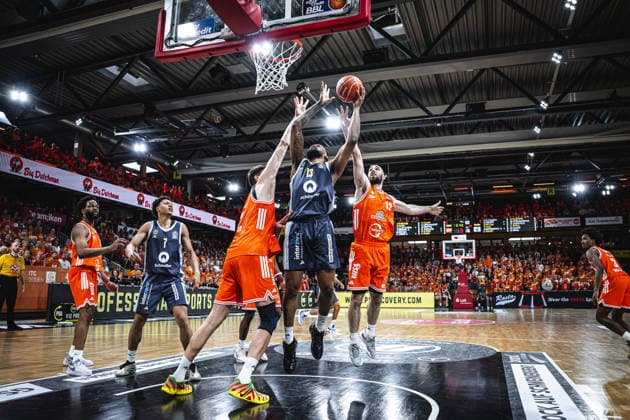 1 Basketball Bundesliga, easyCredit BBL, Season 2025 2026, Men, Playoffs, Quarterfinals, Game 4, 24 05 2026, RASTA Vechta ALBA Berlin J wan Roberts 13 ALBA BERLIN at basketball Vechta RASTA Dome Lower Saxony Germany