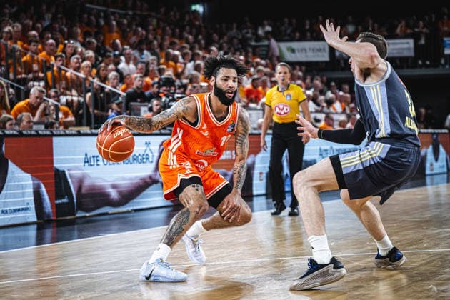 1 Basketball Bundesliga, easyCredit BBL, Season 2025 2026, Men, Playoffs, Quarterfinals, Game 4, 24 05 2026, RASTA Vechta ALBA Berlin Tevin Brown 10 RASTA Vechta in action Vechta RASTA Dome Lower Saxony Germany