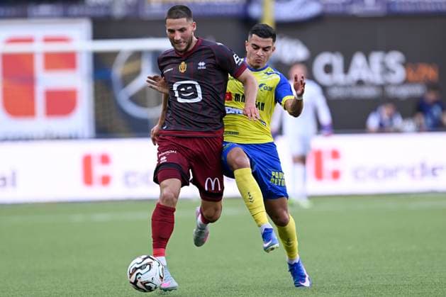 Sint-Truidense VV v KV Mechelen - Jupiler Pro League Champions Play-Off SINT-TRUIDEN, BELGIUM - MAY 24 : Decoene Massimo midfielder of KV Mechelen and Sebaoui Ilias forward of Sint-Truidense VV during the Jupiler Pro League Champions Play-Off match between Sint-Truidense VV and KV Mechelen on May 24, 2026 in Sint-Truiden, Belgium, 24 05 2026 Sint-Truiden Belgium  Copyright: xDhax