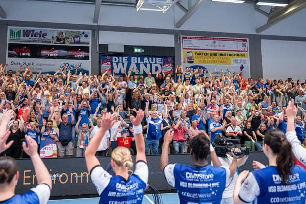 HSG Blomberg Lippe GER vs Borussia Dortmund GER Handball, 1 Handball Bundesliga Women, Final, Game 2, 24 5 2026, Season 2025 2026, Blomberg The fans of HSG Blomberg Lippe GER cheer with the players after the victory against Borussia Dortmund GER Blomberg Sporthalle an der Ulmenallee Germany