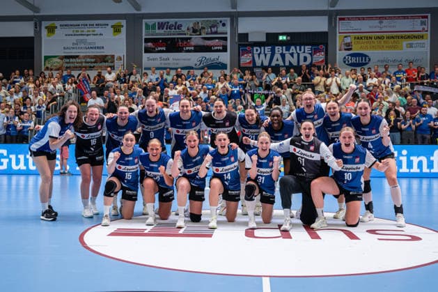 HSG Blomberg Lippe GER vs Borussia Dortmund GER Handball, 1 Handball Bundesliga Women, Final, Game 2, 24 5 2026, Season 2025 2026, Blomberg The HSG Blomberg Lippe GER team cheers after the victory against Borussia Dortmund GER Blomberg Sporthalle an der Ulmenallee Germany