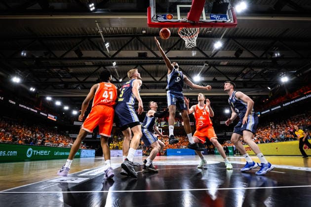 24 05 2026, Rasta Dome, Vechta Basketball, easyCredit Bundesliga, Playoffs quarterfinals, Rasta Vechta vs ALBA Berlin Norris Agbakoko 17 Berlin clears at the basket