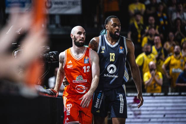 1 Basketball Bundesliga, easyCredit BBL, Season 2025 2026, Men, Playoffs, Quarterfinals, Game 4, 24 05 2026, RASTA Vechta ALBA Berlin Tommy Kuhse 12 RASTA Vechta and J wan Roberts 13 ALBA BERLIN during the game Vechta RASTA Dome Lower Saxony Germany