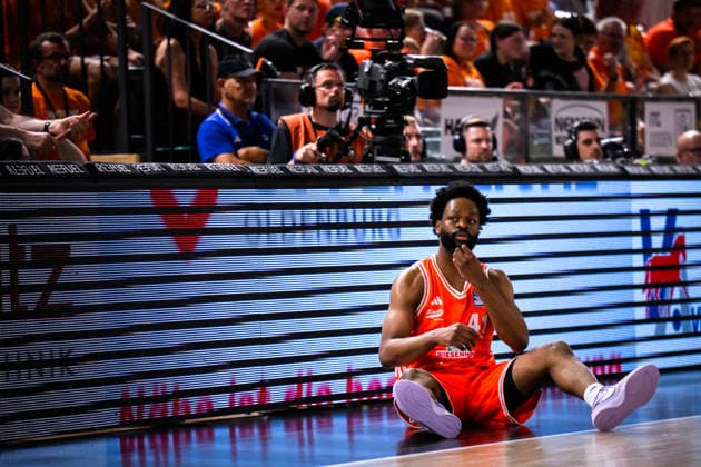 24 05 2026, Rasta Dome, Vechta Basketball, easyCredit Bundesliga, Playoffs quarterfinals, Rasta Vechta vs ALBA Berlin Lloyd Pandi 41 Vechta disappointed disappointed sad