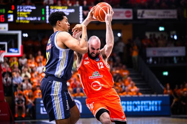 24 05 2026, Rasta Dome, Vechta Basketball, easyCredit Bundesliga, Playoffs quarterfinals, Rasta Vechta vs ALBA Berlin duel between Jack Kayil 7 Berlin vs Tommy Kuhse 12 Vechta