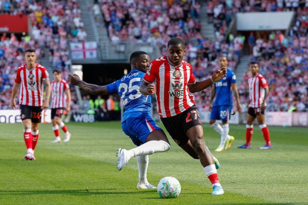 Sunderland v Chelsea, Premier League Noah Sadiki of Sunderland beats Moises Caicedo of Chelsea during the Sunderland v Chelsea Premier League match at the Stadium of Light, Sunderland, England on 24 May 2026 Credit: Craig Cowan Every Second Media Editorial use only. All images are copyright Every Second Media Limited. No images may be reproduced without prior permission. All rights reserved. Premier League and Football League images are subject to licensing agreements with Football DataCo Limited. see https: www.football-dataco.com Copyright: xIMAGO EveryxSecondxMediax ESM-2012-0076 CraigxCowanx xEveryxSecondxMediax