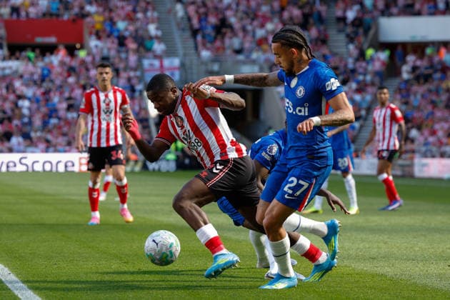 Sunderland v Chelsea, Premier League Noah Sadiki of Sunderland battles with Joao Pedro of Chelsea during the Sunderland v Chelsea Premier League match at the Stadium of Light, Sunderland, England on 24 May 2026 Credit: Craig Cowan Every Second Media Editorial use only. All images are copyright Every Second Media Limited. No images may be reproduced without prior permission. All rights reserved. Premier League and Football League images are subject to licensing agreements with Football DataCo Limited. see https: www.football-dataco.com Copyright: xIMAGO EveryxSecondxMediax ESM-2012-0077 CraigxCowanx xEveryxSecondxMediax