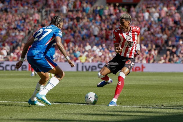 Sunderland v Chelsea, Premier League Nilson Angulo of Sunderland runs at Malo Gusto of Chelsea during the Sunderland v Chelsea Premier League match at the Stadium of Light, Sunderland, England on 24 May 2026 Credit: Craig Cowan Every Second Media Editorial use only. All images are copyright Every Second Media Limited. No images may be reproduced without prior permission. All rights reserved. Premier League and Football League images are subject to licensing agreements with Football DataCo Limited. see https: www.football-dataco.com Copyright: xIMAGO EveryxSecondxMediax ESM-2012-0081 CraigxCowanx xEveryxSecondxMediax