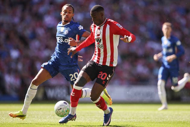 Sunderland v Chelsea - Premier League Joao Pedro of Chelsea closes down Nordi Mukiele of Sunderland during the Premier League match between Sunderland and Chelsea at the Stadium of Light, Sunderland, on May 24, 2026. Sunderland Tyne and Wear United Kingdom  Copyright: xMIxNewsx originalFilename:fletcher-sunderla260524_npnb3.jpg