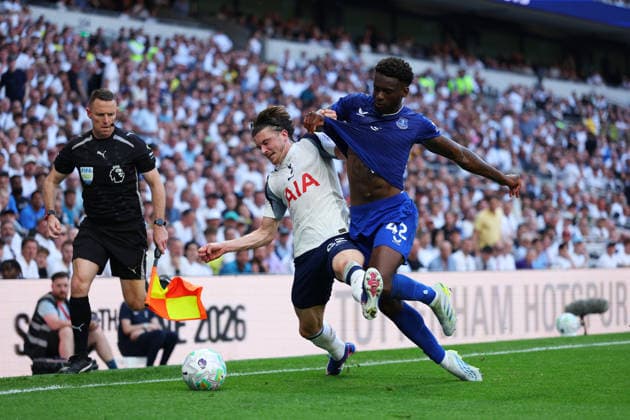 24th May 2026; Tottenham Hotspur Stadium, London, England; Premier League Football, Tottenham Hotspur versus Everton; Conor Gallagher of Tottenham Hotspur under pressure from Tim Iroegbunam of Everton JPxFletcher