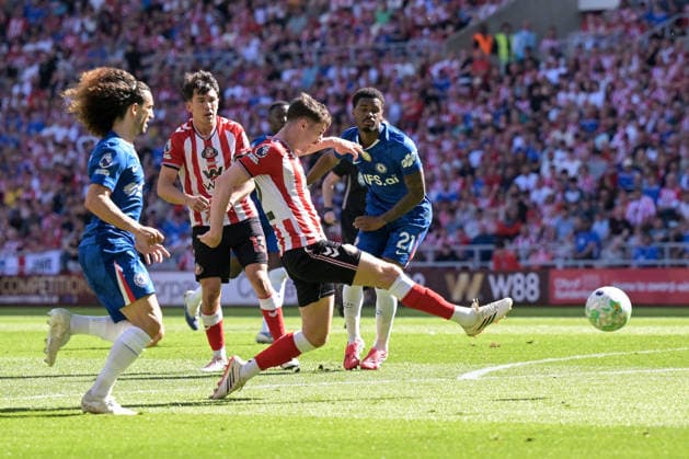 Sunderland v Chelsea - Premier League Trai Hume of Sunderland FC scores to put Sunderland FC 1-0 up during the Premier League match between Sunderland and Chelsea at the Stadium of Light, Sunderland, on May 24, 2026. Sunderland Tyne and Wear United Kingdom  Copyright: xMIxNewsx originalFilename:fletcher-sunderla260524_npgSq.jpg