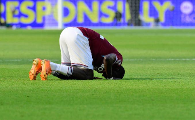 West Ham United v Leeds United, London, UK - 24 May 2026 El Hadji Malick Diouf of West Ham United shows his disapointment after being relegated to the Championship after finishing below Tottenham Hotspur in the relagation battle during the Premier League match between West Ham United and Leeds United at The London Stadium, London on 24 May 2026. ( London The London Stadium London England Copyright: xAlanxStanford PPAUKx PPA-277328