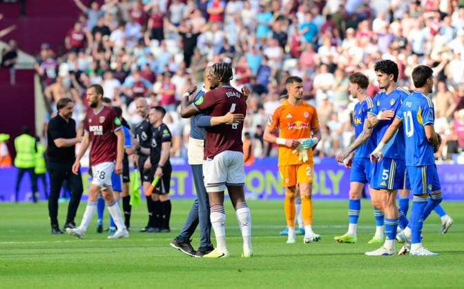 West Ham United v Leeds United, London, UK - 24 May 2026 Axel Disasi of West Ham United shows his disapointment to Nuno Espirito Santo Manager of West Ham United after being relegated to the Championship after finishing below Tottenham Hotspur in the relagation battle during the Premier League match between West Ham United and Leeds United at The London Stadium, London on 24 May 2026. ( London The London Stadium London England Copyright: xAlanxStanford PPAUKx PPA-277331