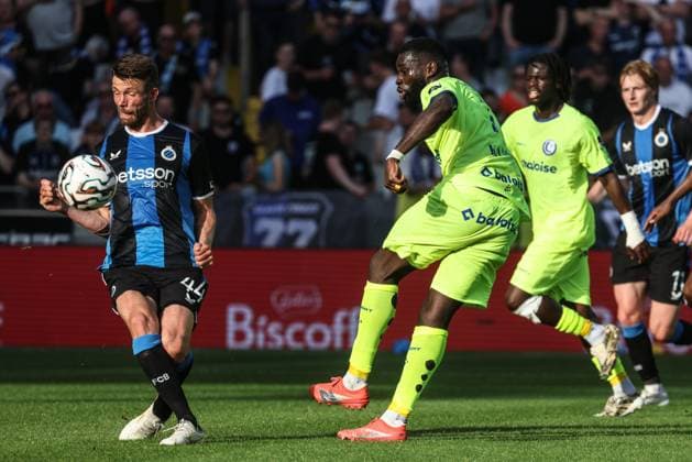 Club s Brandon Mechele and Gent s Wilfried Kanga fight for the ball during a game between Belgian soccer team Club Brugge KV and KAA Gent, Sunday 24 May 2026 in Brugge, on the last day of the Champion s Play-offs of the 2025-2026 Jupiler Pro League first division of the Belgian championship. BRUNOxFAHY  x174939509x