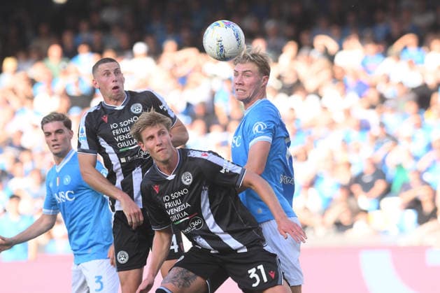 Napoli™s Rasmus Hojlund challenges for the ball with Udinese s Thomas Kristensen during the Serie A soccer match between Napoli and Udinese at the Diego Armando Maradona Stadium in Naples, southern italy - Sunday , May 24, 2026. - Soccer .  Copyright: xAlessandroxGarofalo LaPressex