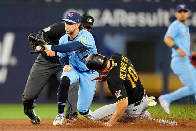 May 25, 2026, Toronto, On, Canada: Pittsburgh Pirates left fielder Bryan Reynolds (10) steals second base as the ball arrives too late for Toronto Blue Jays Ernie Clement to make the tag during third inning MLB, Baseball Herren, USA baseball action in Toronto on Sunday, May 24, 2026. Canada News - May 25, 2026  - ZUMAc35_ 20260525_zaf_c35_009 Copyright: xFrankxGunnx