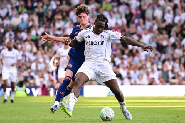 Fulham v Newcastle United, Premier League Fulham defender Calvin Bassey (3) under pressure from Newcastle United forward Sean Neave (62) during the Premier League match between Fulham and Newcastle United at Craven Cottage, London, UK on 24 May 2026. London Craven Cottage Greater London UK Editorial use only DataCo restrictions apply See www.football-dataco.com , Copyright: xDennisxGoodwinx PSI-24290-0069