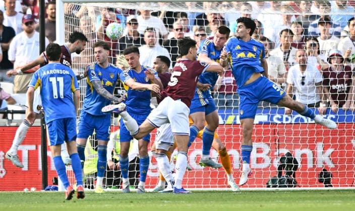 West Ham vs Leeds United, Premier League Goal. Taty Castellanos (West Ham) scores the first West Ham goal during the West Ham vs Leeds United Premier League match at the London Stadium Stratford. Stratford The London Stadium UK Copyright: xMartinxDaltonx WestHam_vs_Leeds_240526_MD_0025
