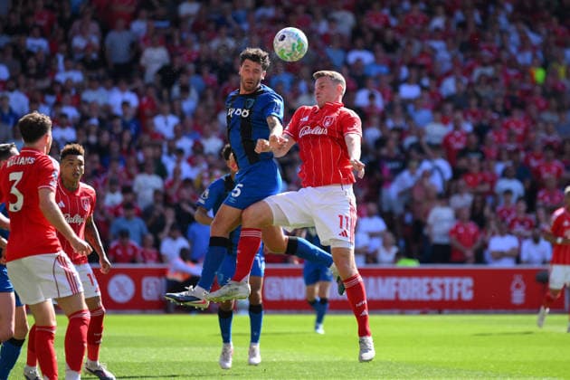 Nottingham Forest v Bournemouth - Premier League Marcos Senesi of Bournemouth competes with Chris Wood of Nottingham Forest during the Premier League match between Nottingham Forest and Bournemouth at the City Ground in Nottingham, United Kingdom, on May 24, 2026. Nottingham Nottinghamshire United Kingdom  Copyright: xMIxNewsx originalFilename:fletcher-nottingh260524_npEF8.jpg