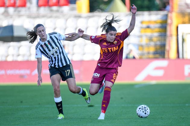 Emma Stolen Godo (Juventus) in action against Anna Csiki (Roma) during the Women s Frecciarossa Italian Cup 2025 2026 final soccer match between Juventus and Roma at the Romeo Menti stadium in Vicenza, Italy - May 24, 2026 - - Soccer  Copyright: xEttorexGriffoni LaPressex
