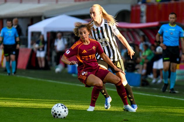 Amalie Vangsgaard (Juventus) in action against Alayah Pilgrim (Roma) during the Women s Frecciarossa Italian Cup 2025 2026 final soccer match between Juventus and Roma at the Romeo Menti stadium in Vicenza, Italy - May 24, 2026 - - Soccer  Copyright: xEttorexGriffoni LaPressex