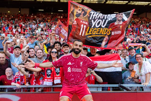 Football - FA Premier League - Liverpool FC v Brentford FC LIVERPOOL, ENGLAND - Sunday, May 24, 2026: Liverpool s Mohamed Salah takes a picture with supporters on the Spion Kop after the FA Premier League match between Liverpool FC and Brentford FC at Anfield. The game ended 1-1. (Photo by David Rawcliffe Propaganda) LIVERPOOL Anfield MERSEYSIDE ENGLAND  Copyright: xDavidxRawcliffex P2026-05-24-Liverpool_Brentford-125