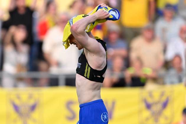 Sint-Truidense VV v KV Mechelen - Jupiler Pro League Champions Play-Off SINT-TRUIDEN, BELGIUM - MAY 24 : Vanwesemael Robert-Jan defender of Sint-Truidense VV celebrates scoring a goal during the Jupiler Pro League Champions Play-Off match between Sint-Truidense VV and KV Mechelen on May 24, 2026 in Sint-Truiden, Belgium, 24 05 2026 Sint-Truiden Belgium  Copyright: xDhax