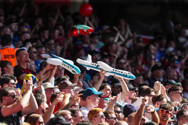 Nottingham Forest v AFC Bournemouth, Premier League Bournemouth fans with blow up aircraft after qualifying for Europe during the Nottingham Forest v AFC Bournemouth Premier League match at the City Ground, West Bridgford, England on 23 May 2026 Credit: Lee Keuneke Every Second Media Editorial use only. All images are copyright Every Second Media Limited. No images may be reproduced without prior permission. All rights reserved. Premier League and Football League images are subject to licensing agreements with Football DataCo Limited. see https: www.football-dataco.com Copyright: xIMAGO EveryxSecondxMediax ESM-2007-0117 LeexKeunekex xEveryxSecondxMediax