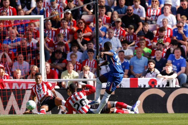 Sunderland v Chelsea, Premier League Moises Caicedo of Chelsea shot is blocked by Nordi Mukiele of Sunderland during the Sunderland v Chelsea Premier League match at the Stadium of Light, Sunderland, England on 24 May 2026 Credit: Craig Cowan Every Second Media Editorial use only. All images are copyright Every Second Media Limited. No images may be reproduced without prior permission. All rights reserved. Premier League and Football League images are subject to licensing agreements with Football DataCo Limited. see https: www.football-dataco.com Copyright: xIMAGO EveryxSecondxMediax ESM-2012-0116 CraigxCowanx xEveryxSecondxMediax