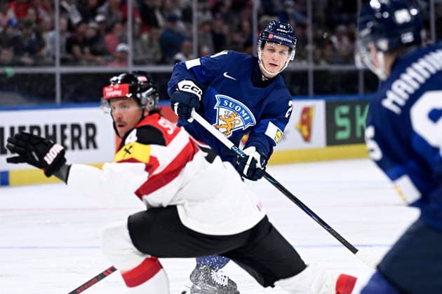 LKS 20260524 Patrik Puistola of Finland eyes for the puck during the 2026 IIHF Ice hockey, Eishockey World Championships preliminary round group A match between Finland and Austria in Zurich on May 24, 2026. - RONI REKOMAA Zürich Switzerland XOyatI0sgBQ  Copyright: xRonixRekomaax XOyatI0sgBQ