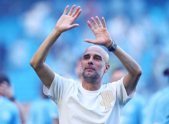 Sport Bilder des Tages Manchester City manager Pep Guardiola waves to the fans at the end of the match Manchester City v Aston Villa, Premier League, Football, Etihad Stadium, Manchester, UK - 24 May 2026Manchester Etihad Stadium United Kingdom EDITORIAL USE ONLY No use with unauthorised audio, video, data, fixture lists, club league logos or live services. Online in-match use limited to 120 images, no video emulation. No use in betting, games or single club league player publications.  Copyright: xMattxWest Shutterstockx 16889851aq