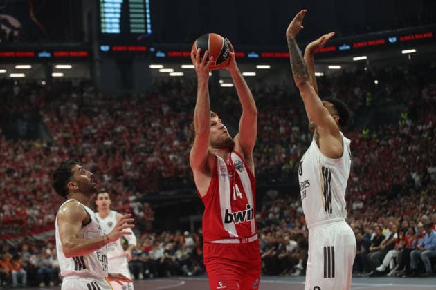 Olympiacos Piraeus v Real Madrid - EuroLeague Final ATHENS, GREECE - MAY 24: Aleksandar Vezenkov (14) of Olympiacos Piraeus in action during the men s EuroLeague final basketball match between Olympiacos Piraeus and Real Madrid at the Telekom Center in Athens, Greece, on May 24, 2026. Ayhan Mehmet Anadolu Athens Greece. Editorial use only. Please get in touch for any other usage.  Copyright: x2026xAnadoluxAyhanxMehmetx