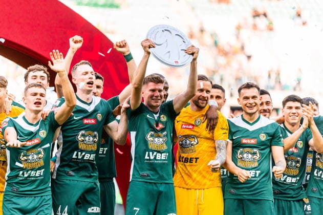 2026.05.24 Wroclaw pilka nozna Betclic 1.Liga sezon 2025 2026 Slask Wroclaw - Pogon Grodzisk Mazowiecki N z Slask Wroclaw celebracja awans plandeka radosc Foto Gleb Soboliev PressFocus 2026.05.24 Wroclaw Football - Polish Second division season 2025 2026 Slask Wroclaw - Pogon Grodzisk Mazowiecki Slask Wroclaw celebracja awans plandeka radosc Credit: Gleb Soboliev PressFocus NEWSPIX.PL --- newspix.pl 
