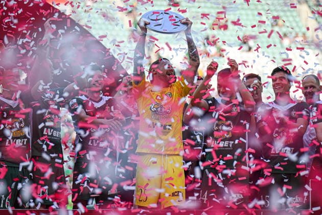 Wroclaw 24.05.2026. Pilka nozna Betclic 1 Liga sezon 2025 2026 kolejka 34 mecz: Slask Wroclaw - Pogon Grodzisk Mazowiecki --- Football Betclic 1 League season 2025 2026 round 34 match between Slask Wroclaw and Pogon Grodzisk Mazowiecki. Persons shown: Michal Szromnik Slask Wroclaw radosc celebration Fot. Antoni Dec Arena Akcji NEWSPIX.PL --- newspix.pl 